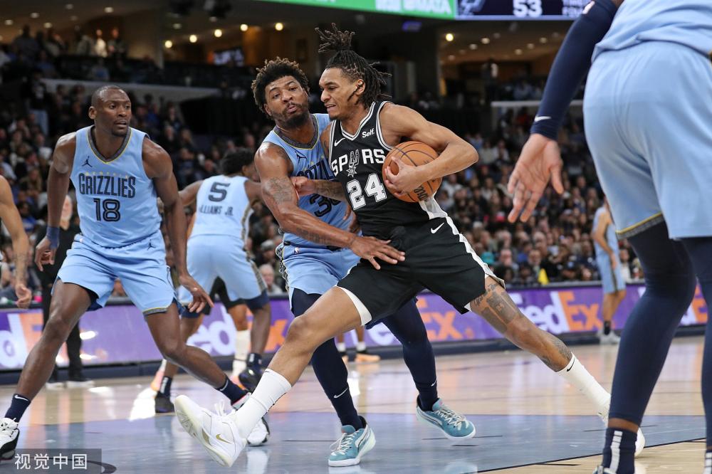 尼亞籍女性 尼亞籍女性